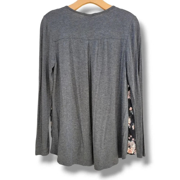 Maurices women's beaded v-neck Floral long sleeve Blouse - small - Picture 3 of 9